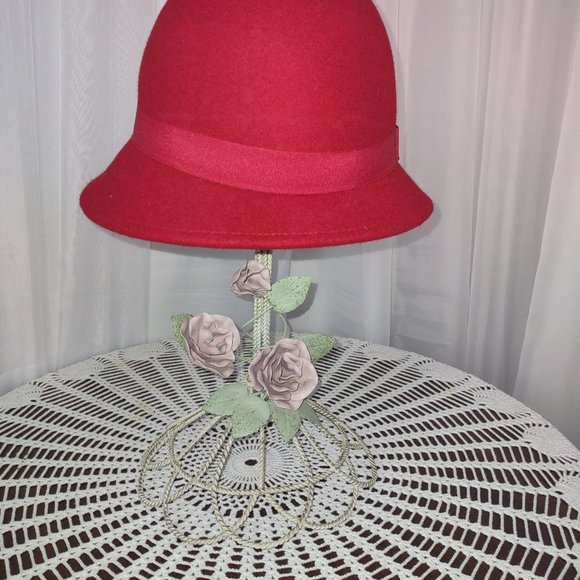 Croft & Barrow Red Cloche hat  100% wool Inner band is 22" - Picture 8 of 9